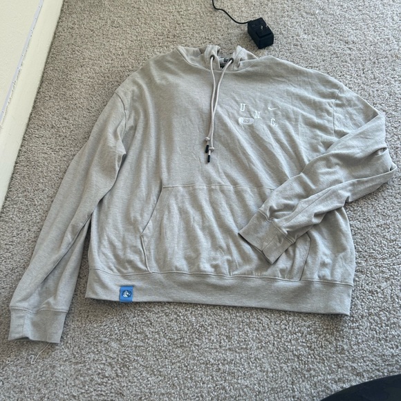 UNC hoodie - Picture 5 of 5